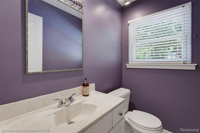 3560 Beach Road, Troy, MI 48084