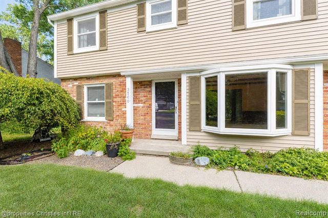 3560 Beach Road, Troy, MI 48084