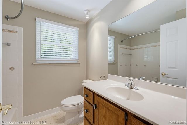 3560 Beach Road, Troy, MI 48084