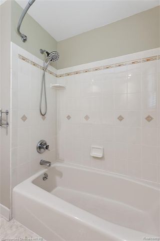 3560 Beach Road, Troy, MI 48084