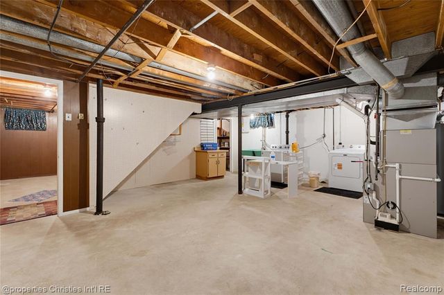 3560 Beach Road, Troy, MI 48084