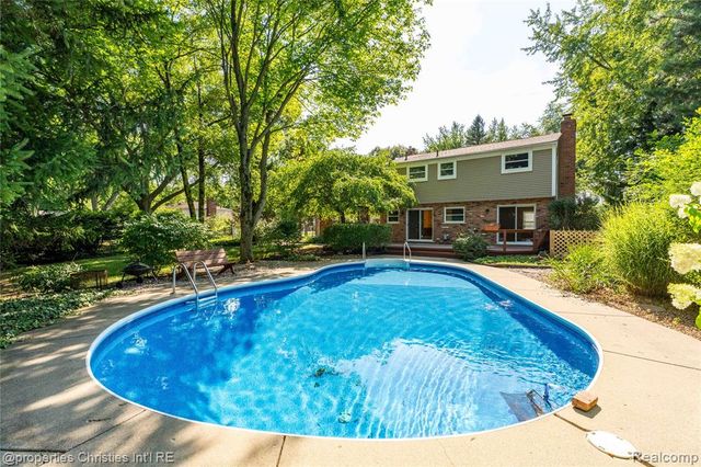 3560 Beach Road, Troy, MI 48084