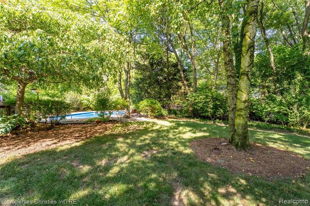 3560 Beach Road, Troy, MI 48084