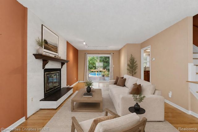 3560 Beach Road, Troy, MI 48084