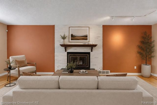 3560 Beach Road, Troy, MI 48084