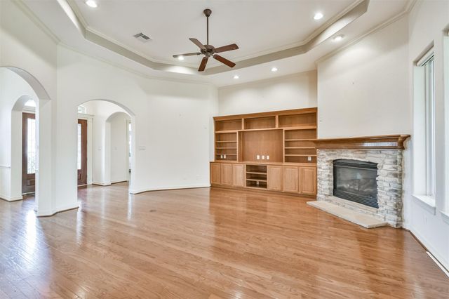 2 Sagestone, Conroe, TX 77304