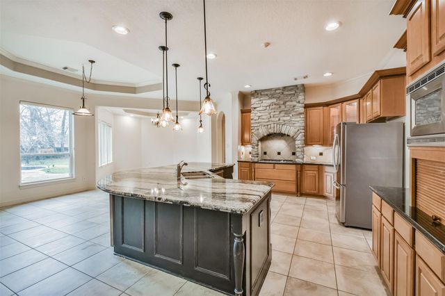 2 Sagestone, Conroe, TX 77304
