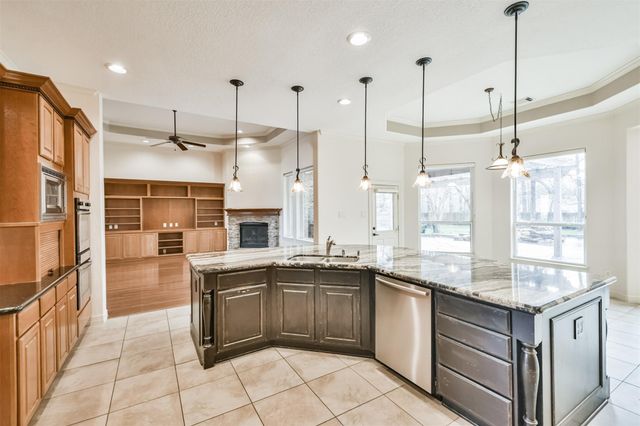 2 Sagestone, Conroe, TX 77304