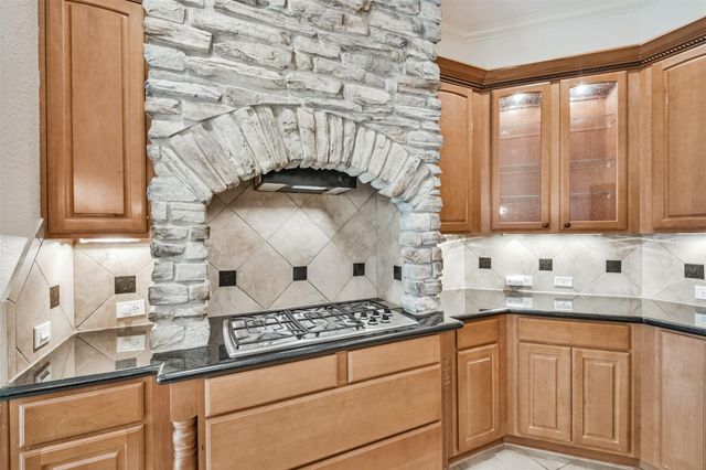 2 Sagestone, Conroe, TX 77304