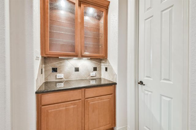 2 Sagestone, Conroe, TX 77304