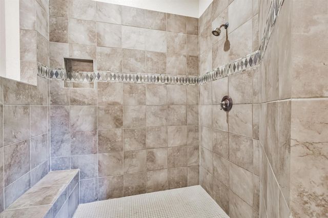 2 Sagestone, Conroe, TX 77304