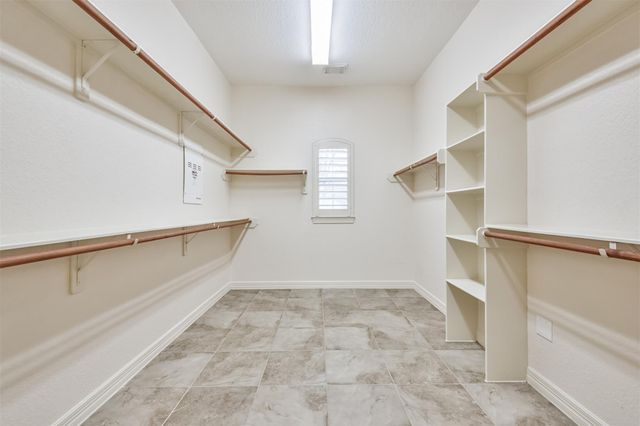 2 Sagestone, Conroe, TX 77304