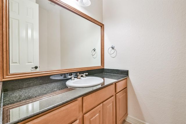 2 Sagestone, Conroe, TX 77304