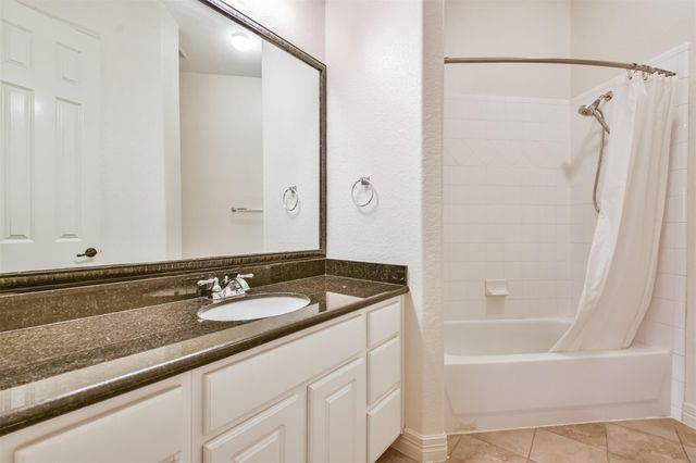 2 Sagestone, Conroe, TX 77304