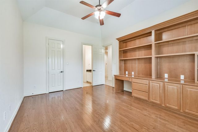 2 Sagestone, Conroe, TX 77304