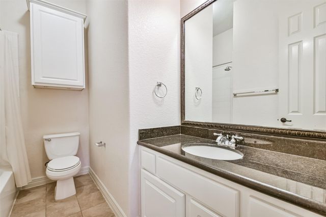 2 Sagestone, Conroe, TX 77304