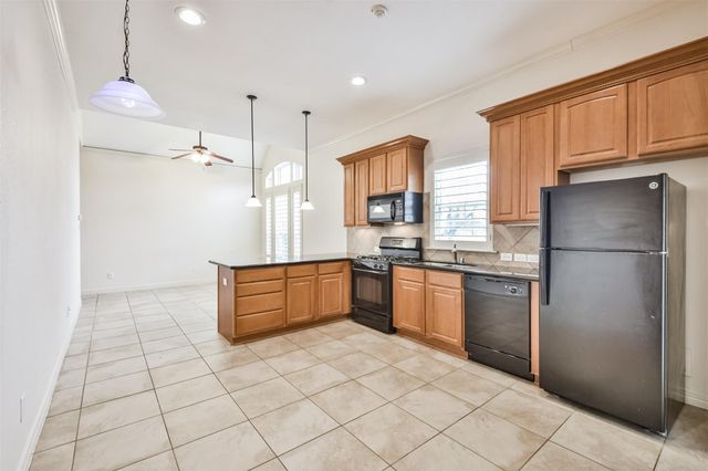 2 Sagestone, Conroe, TX 77304