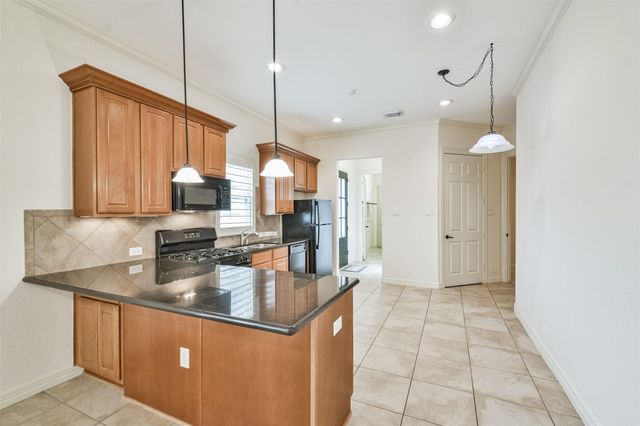 2 Sagestone, Conroe, TX 77304