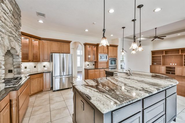 2 Sagestone, Conroe, TX 77304