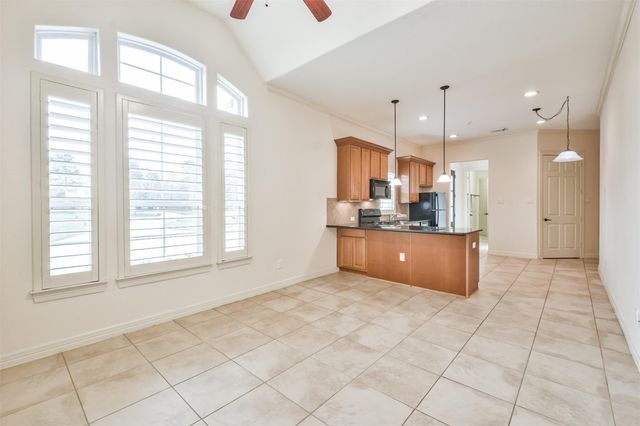 2 Sagestone, Conroe, TX 77304