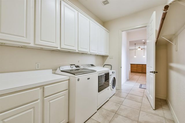 2 Sagestone, Conroe, TX 77304