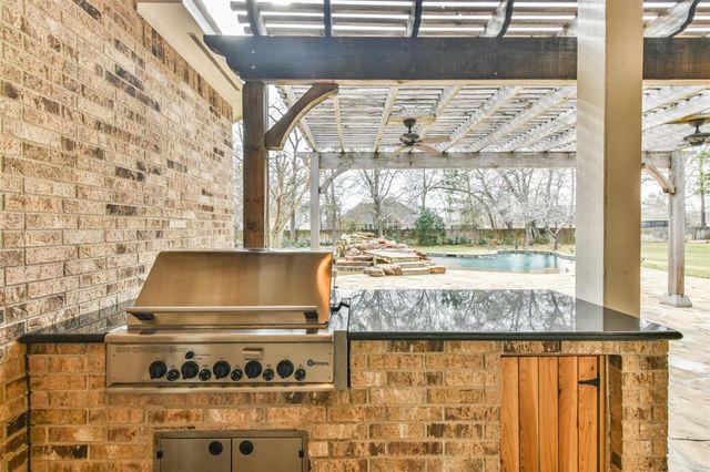 2 Sagestone, Conroe, TX 77304