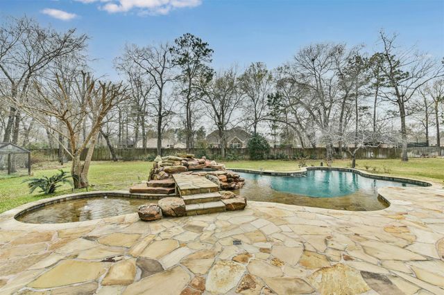 2 Sagestone, Conroe, TX 77304