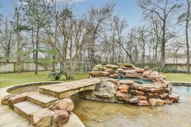 2 Sagestone, Conroe, TX 77304