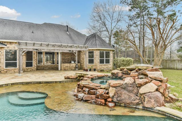 2 Sagestone, Conroe, TX 77304