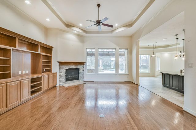 2 Sagestone, Conroe, TX 77304