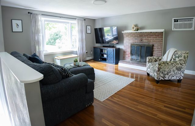32 Alvirne Drive, Hudson, NH 03051