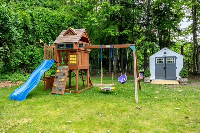 32 Alvirne Drive, Hudson, NH 03051