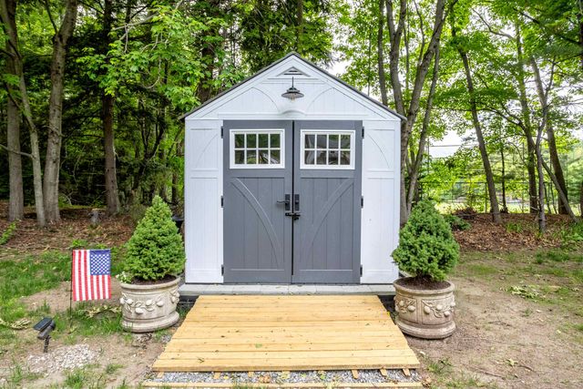 32 Alvirne Drive, Hudson, NH 03051