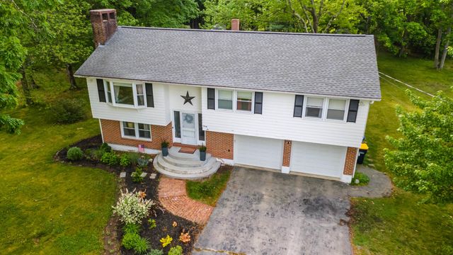 32 Alvirne Drive, Hudson, NH 03051