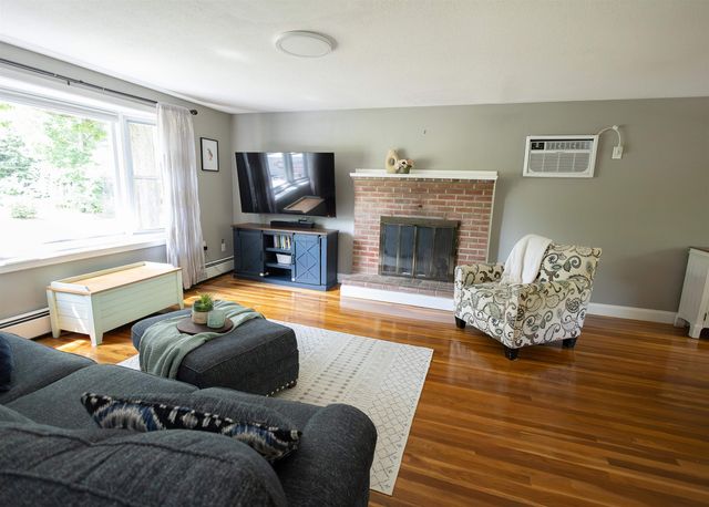 32 Alvirne Drive, Hudson, NH 03051