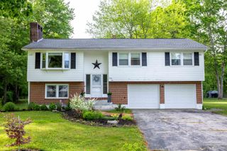 32 Alvirne Drive, Hudson, NH 03051