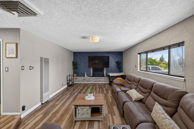 4004 Van Buren Street NE, Albuquerque, NM 87110