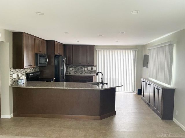 5639 Heathdale Avenue, Warren, MI 48092