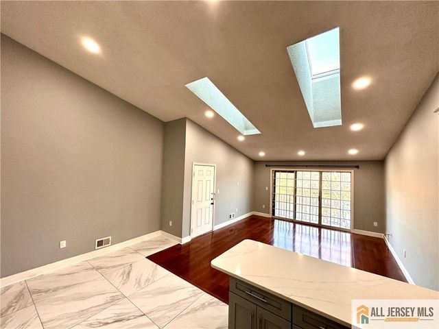 341 Wimbeldon Court, North Brunswick, NJ 08902