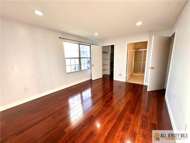 341 Wimbeldon Court, North Brunswick, NJ 08902