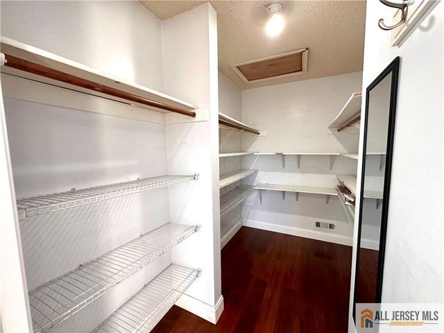 341 Wimbeldon Court, North Brunswick, NJ 08902