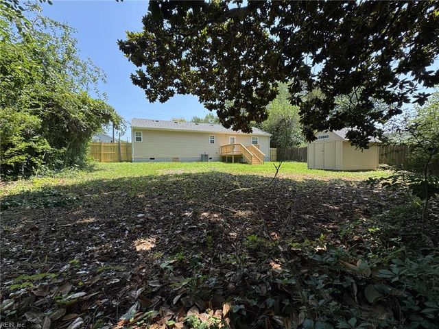 8217 Simons DR, Norfolk, VA 23505