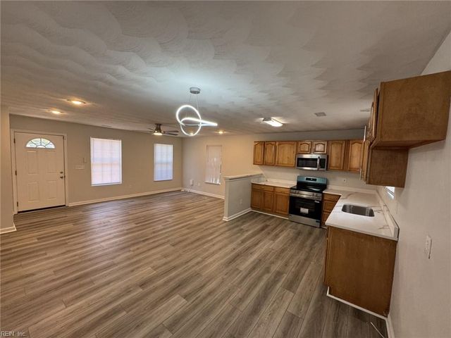 8217 Simons DR, Norfolk, VA 23505