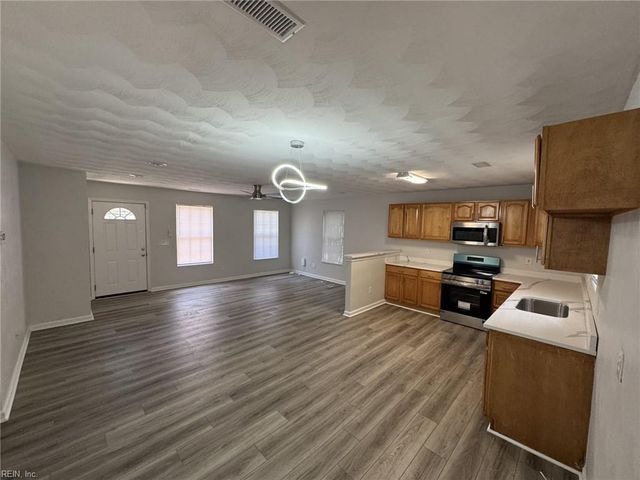 8217 Simons DR, Norfolk, VA 23505