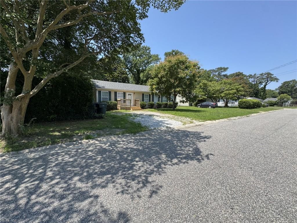 8217 Simons DR, Norfolk, VA 23505