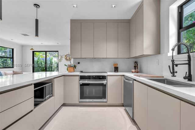 536 Minorca Ave, Coral Gables, FL 33134