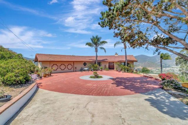 2702 Country Club Drive, Escondido, CA 92029
