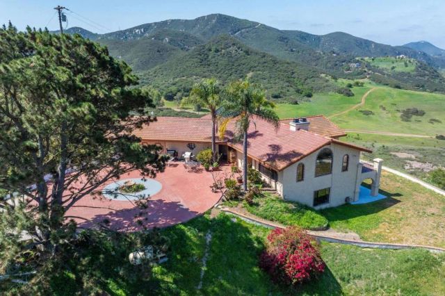 2702 Country Club Drive, Escondido, CA 92029