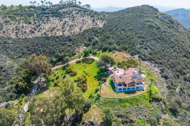 2702 Country Club Drive, Escondido, CA 92029