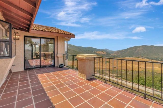 2702 Country Club Drive, Escondido, CA 92029